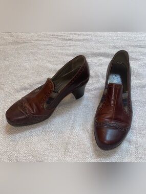 Josef Seibel Brown Leather Comfort Heels Size 40 EU / US 8.5 Wingtip Detail